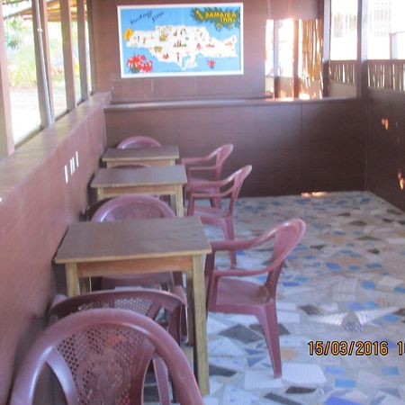 Jamaica Inn Guest House Botianaw Bagian luar foto