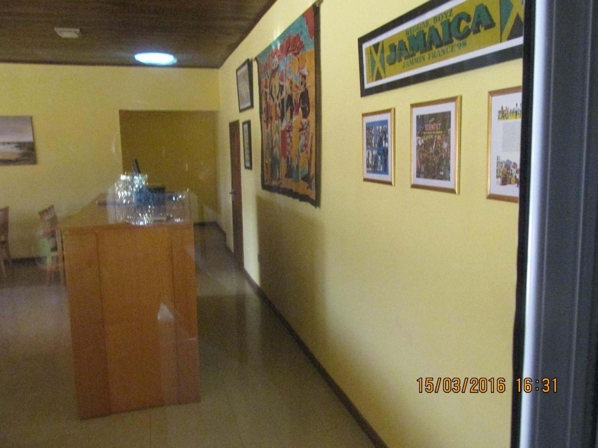 Jamaica Inn Guest House Botianaw Bagian luar foto