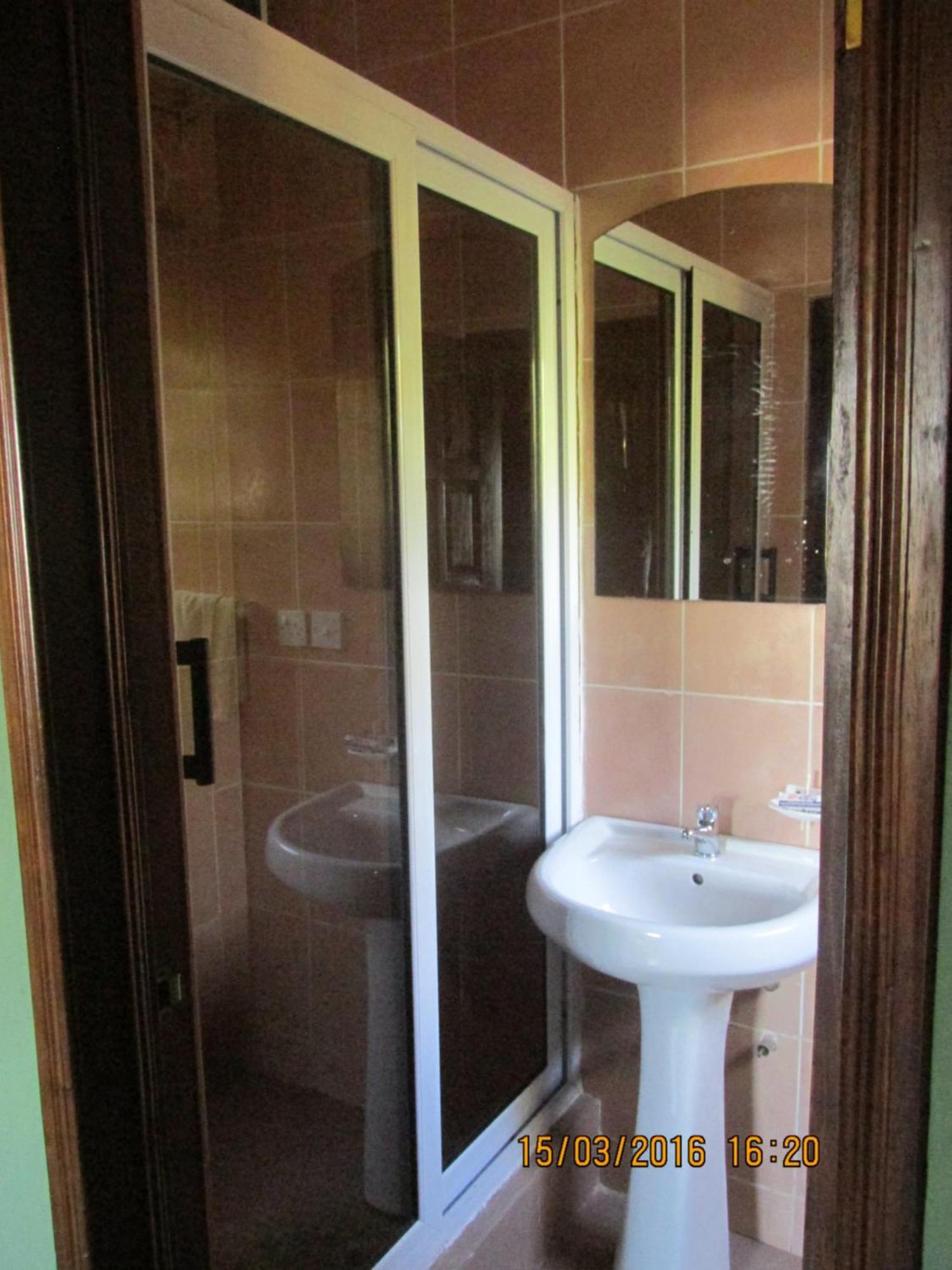 Jamaica Inn Guest House Botianaw Bagian luar foto