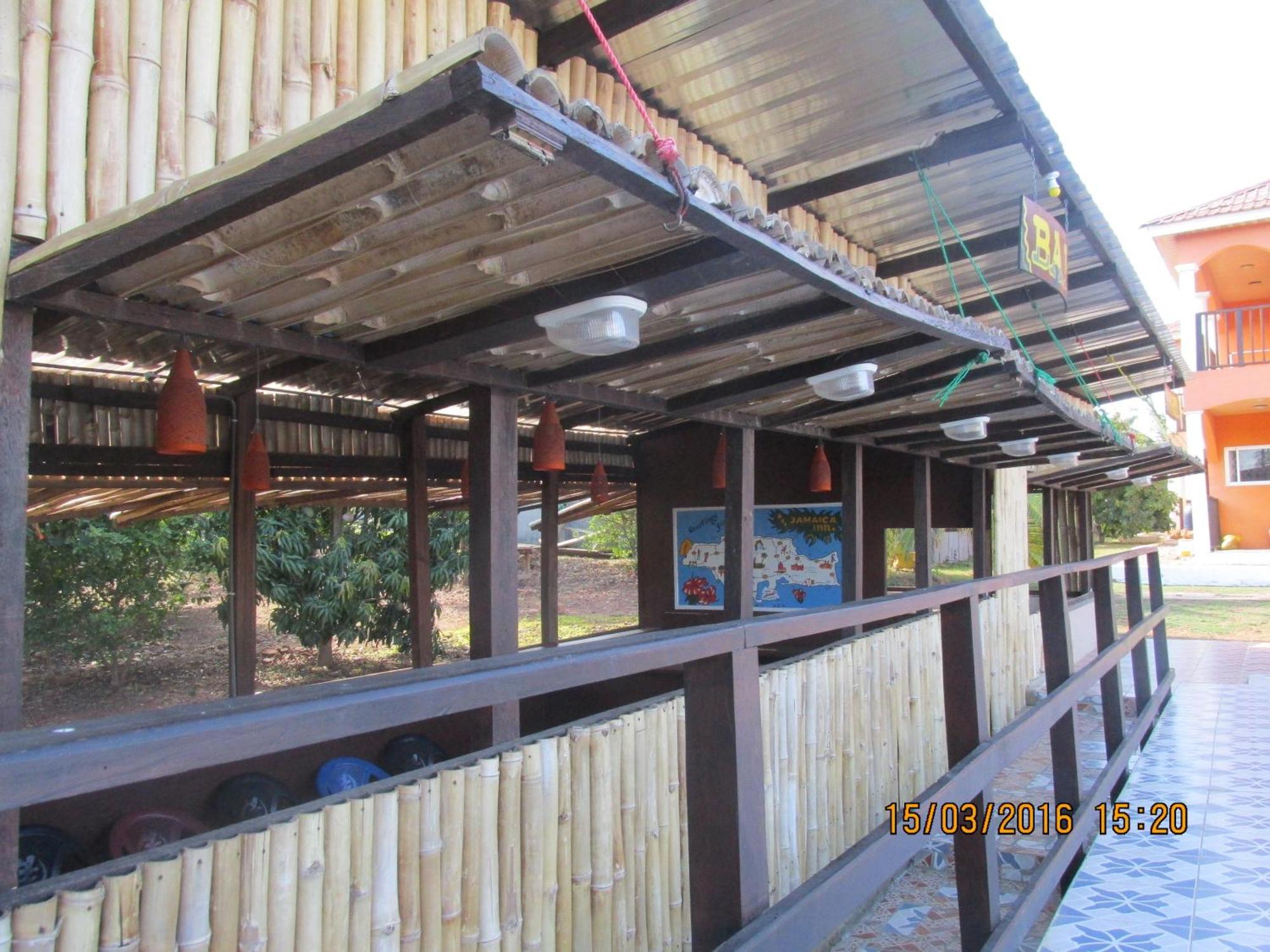 Jamaica Inn Guest House Botianaw Bagian luar foto
